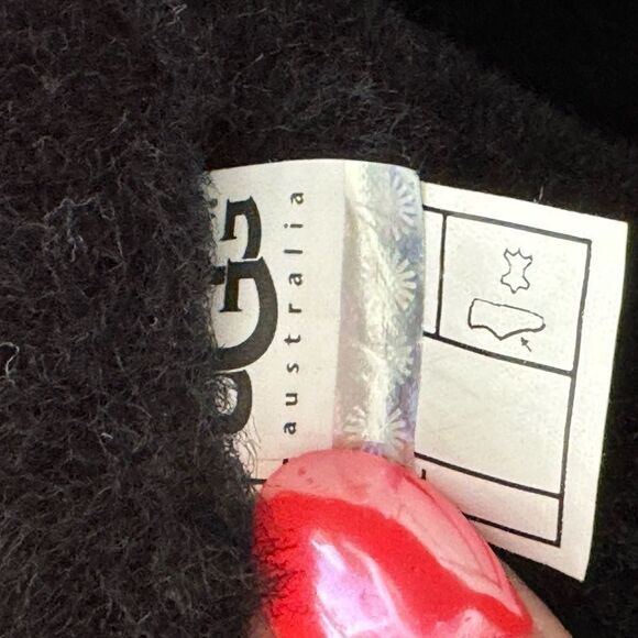 UGG Greenfield ZIP/ metal Ugg logo EUC SZ 5 - Picture 8 of 9